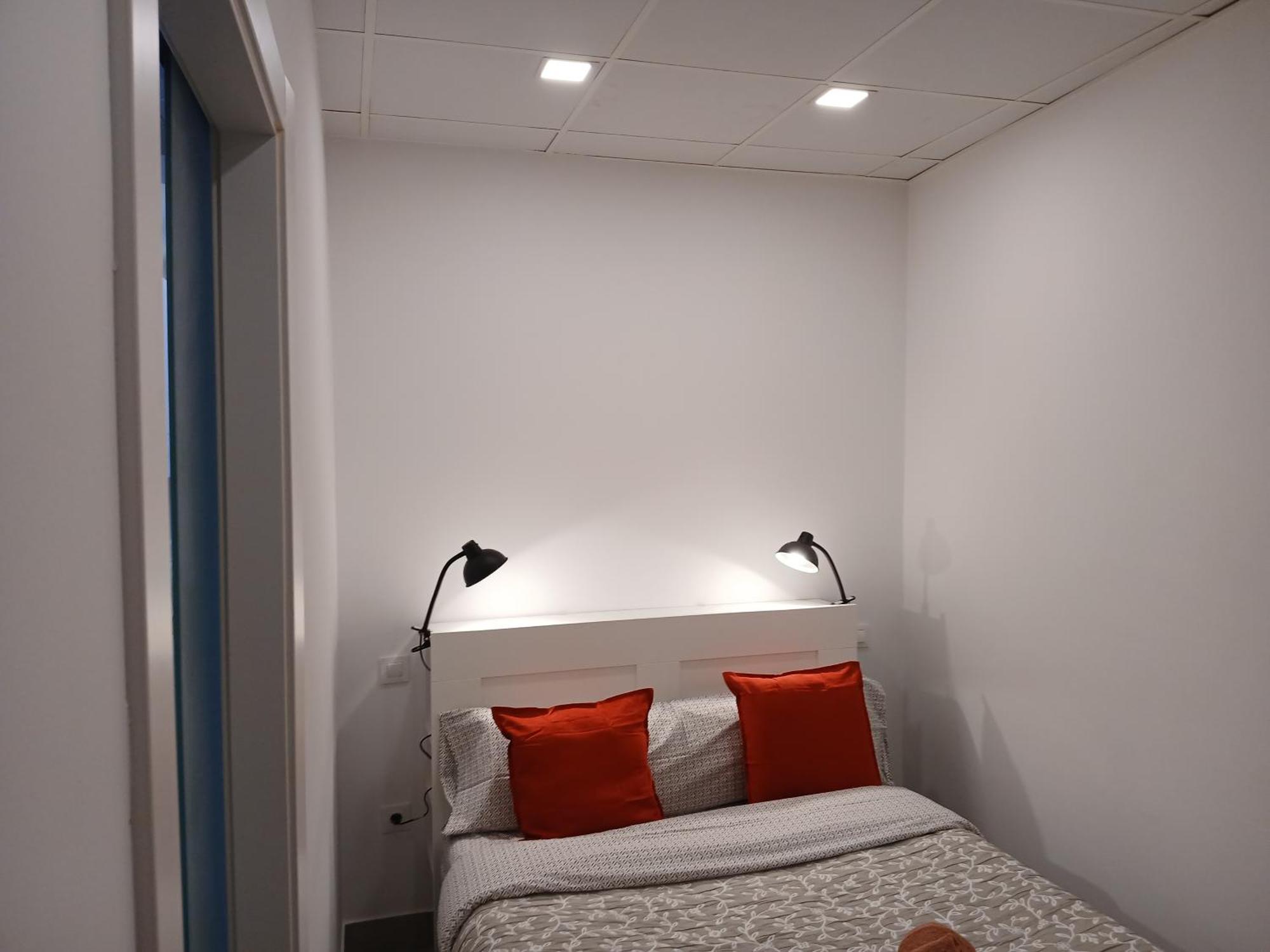 2 Guest house *